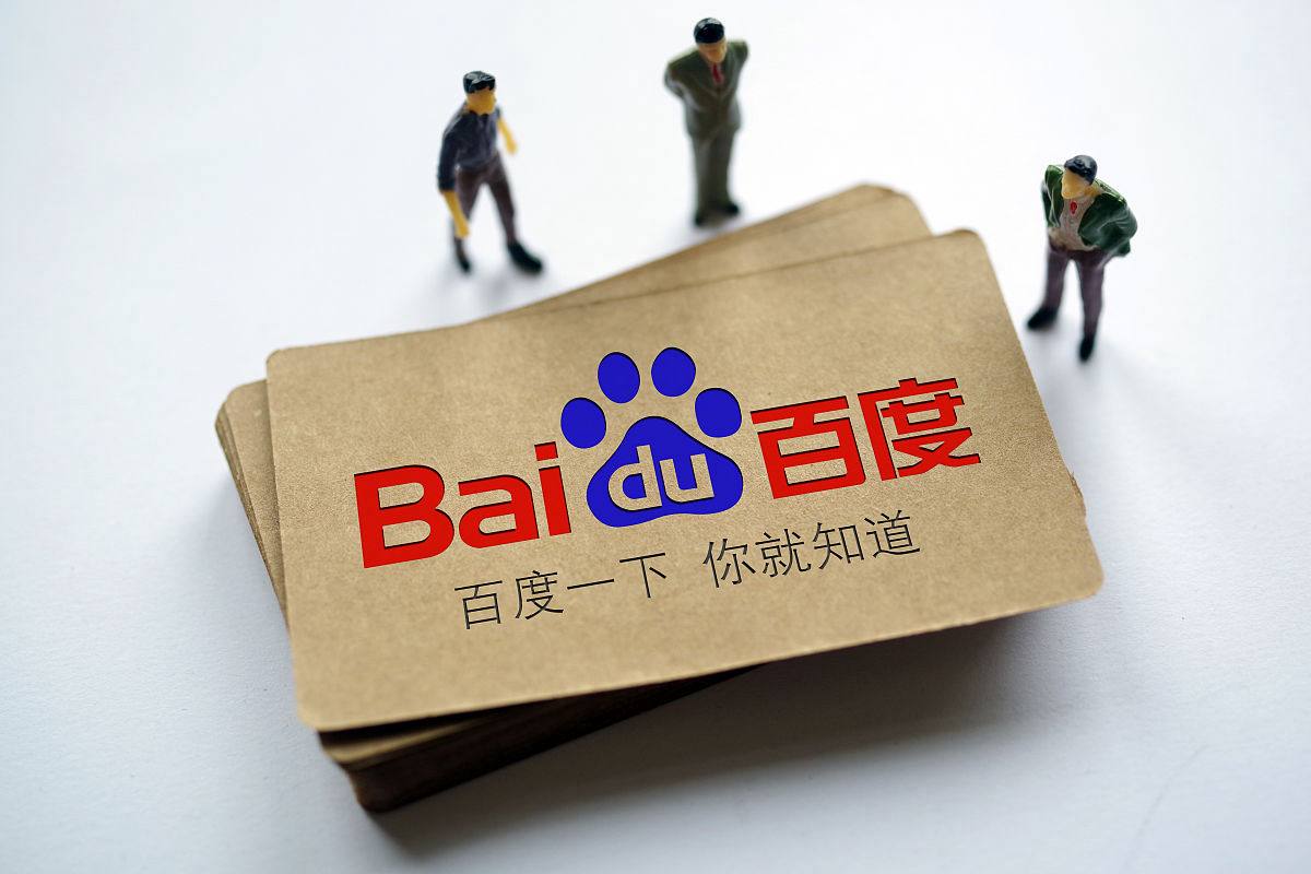 老头乐逆行撞上劳斯莱斯